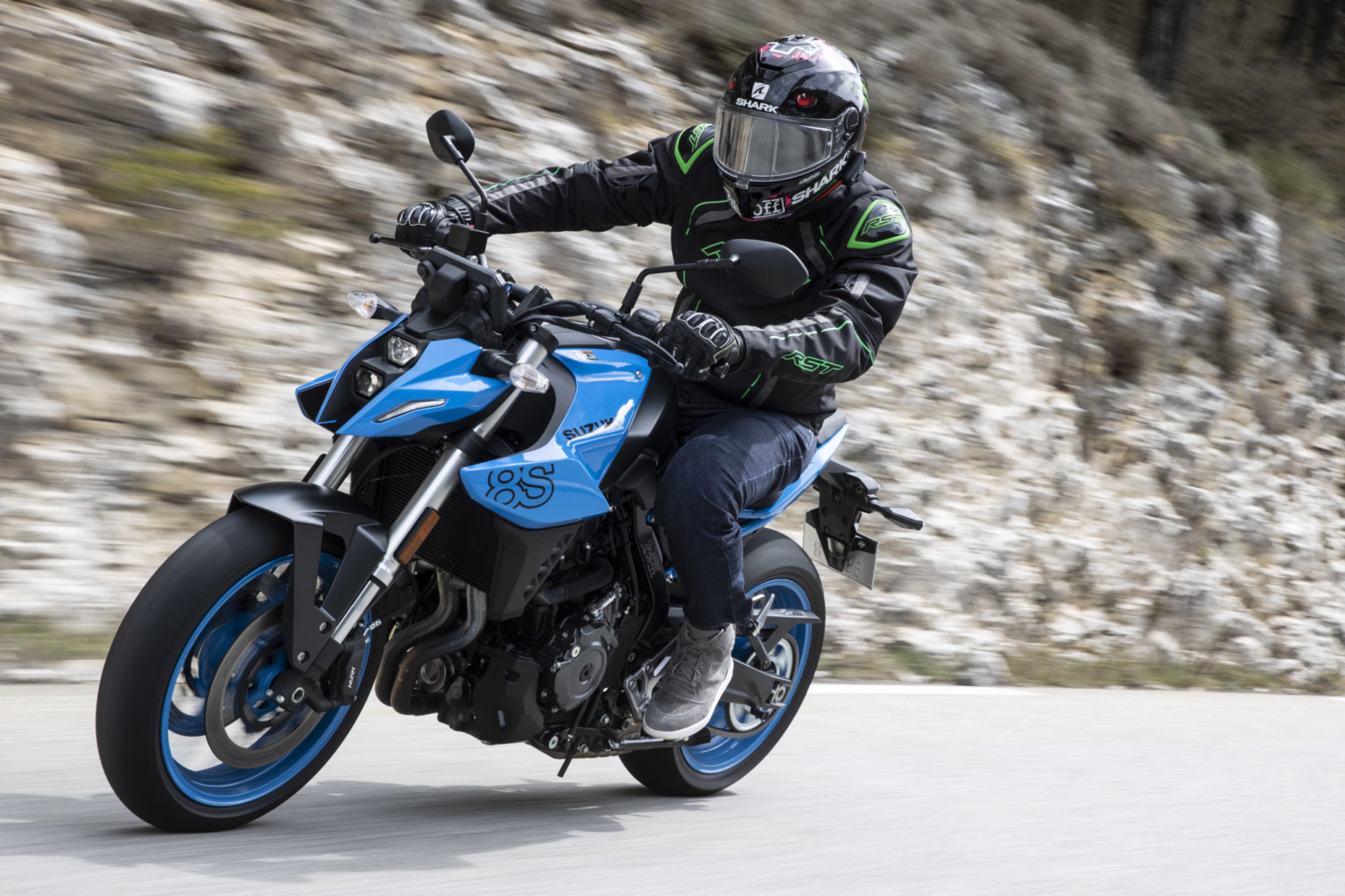 Suzuki GSX‑8S vs Honda CB750
