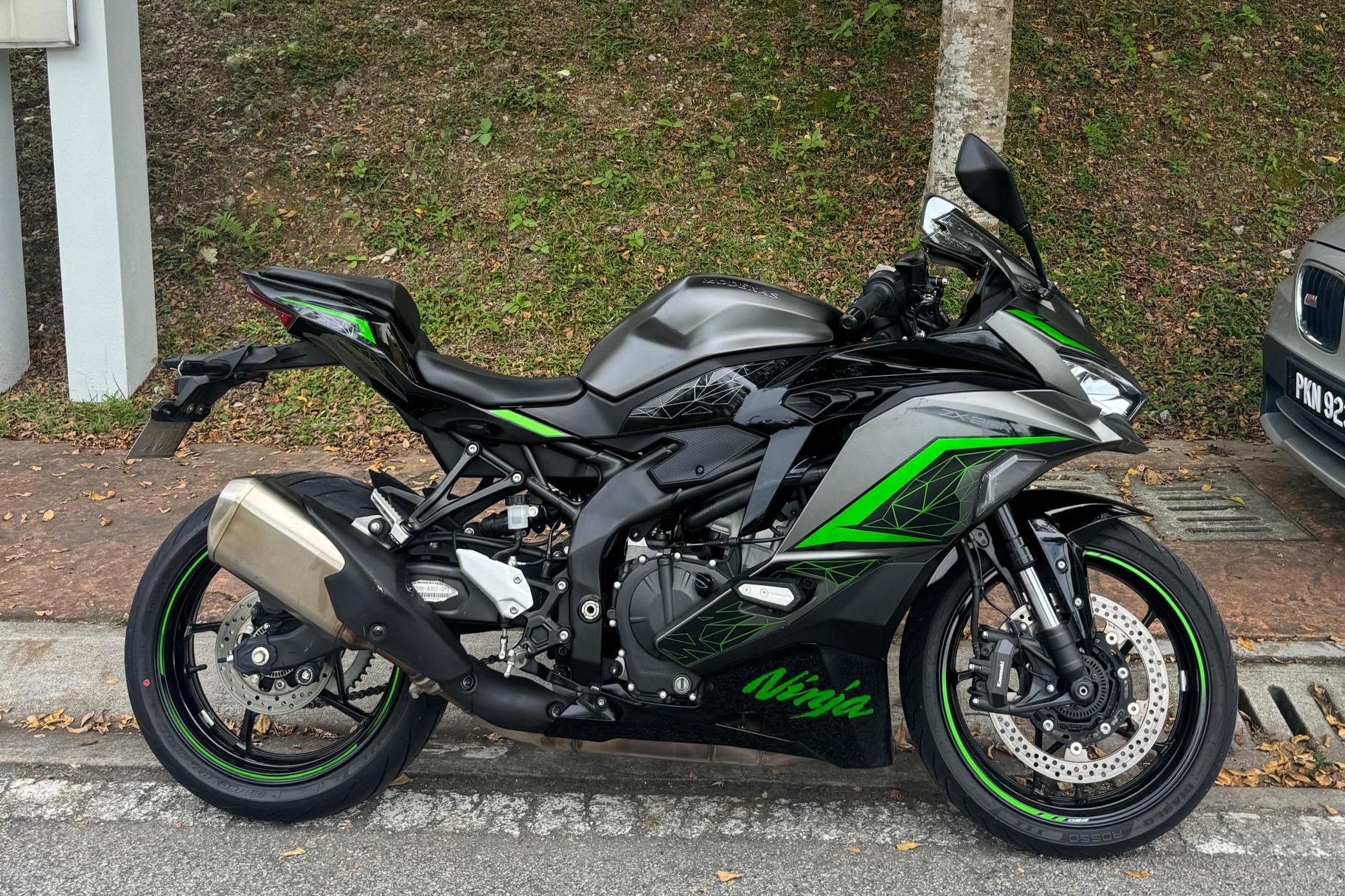 Modenas Kawasaki Ninja ZX-25R Review: A Game-Changer - iMotorbike News