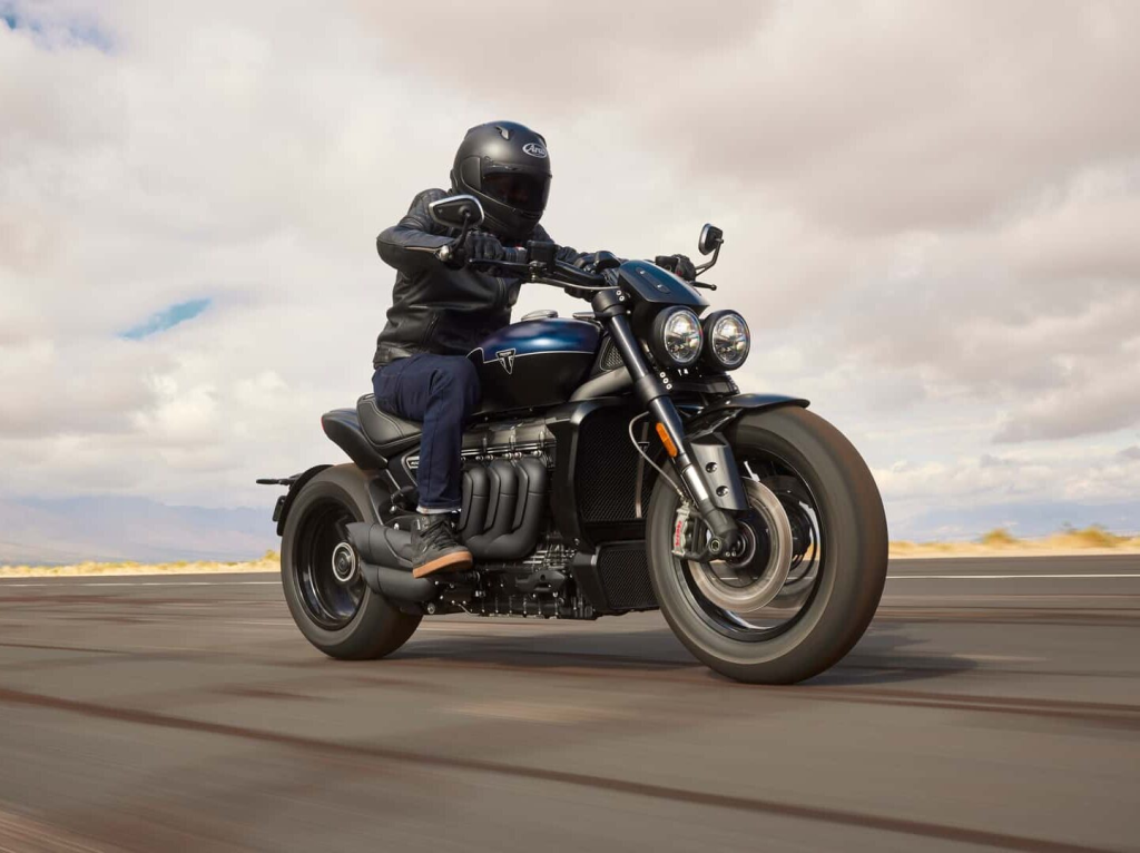 The Triumph Rocket 3 may look like a laid-back cruiser, but with 2,458 cc, 179 hp, and 166 lb-ft of torque, it’s a hidden powerhouse that redefines what a sleeper bike can be.