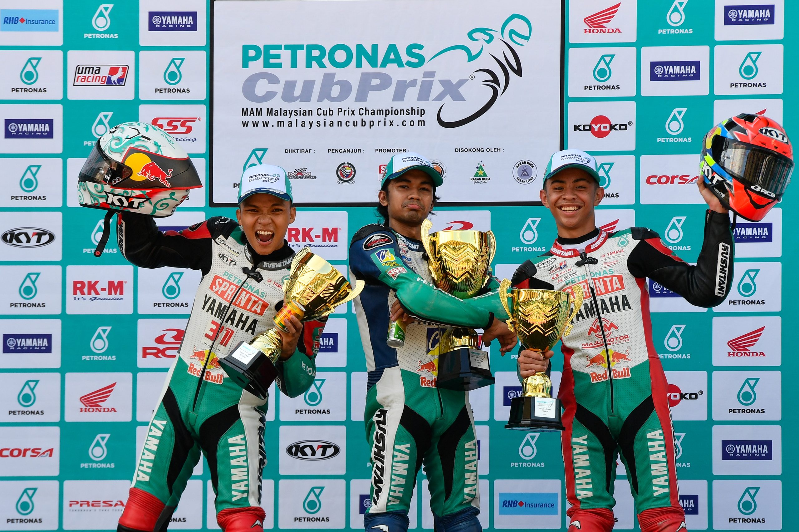 Porno ona va qizini sikishdi