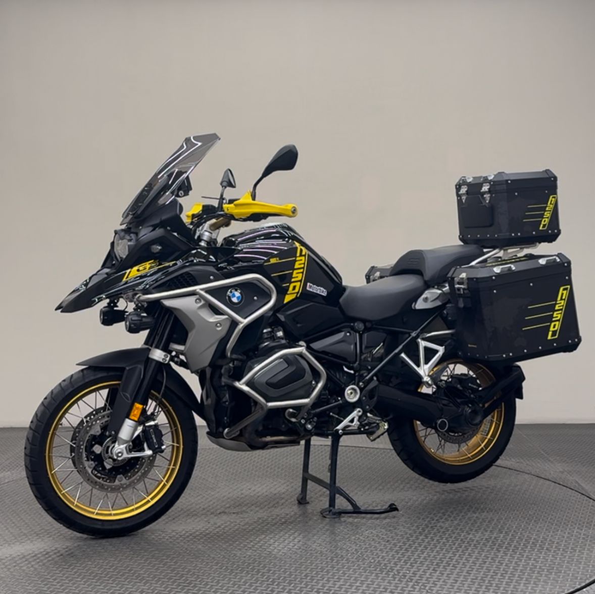 サブライム / stories,tales,lies&exaggerations 2022 BMW R 1250 GS: The Legendary Adventure Bike That Still Leads