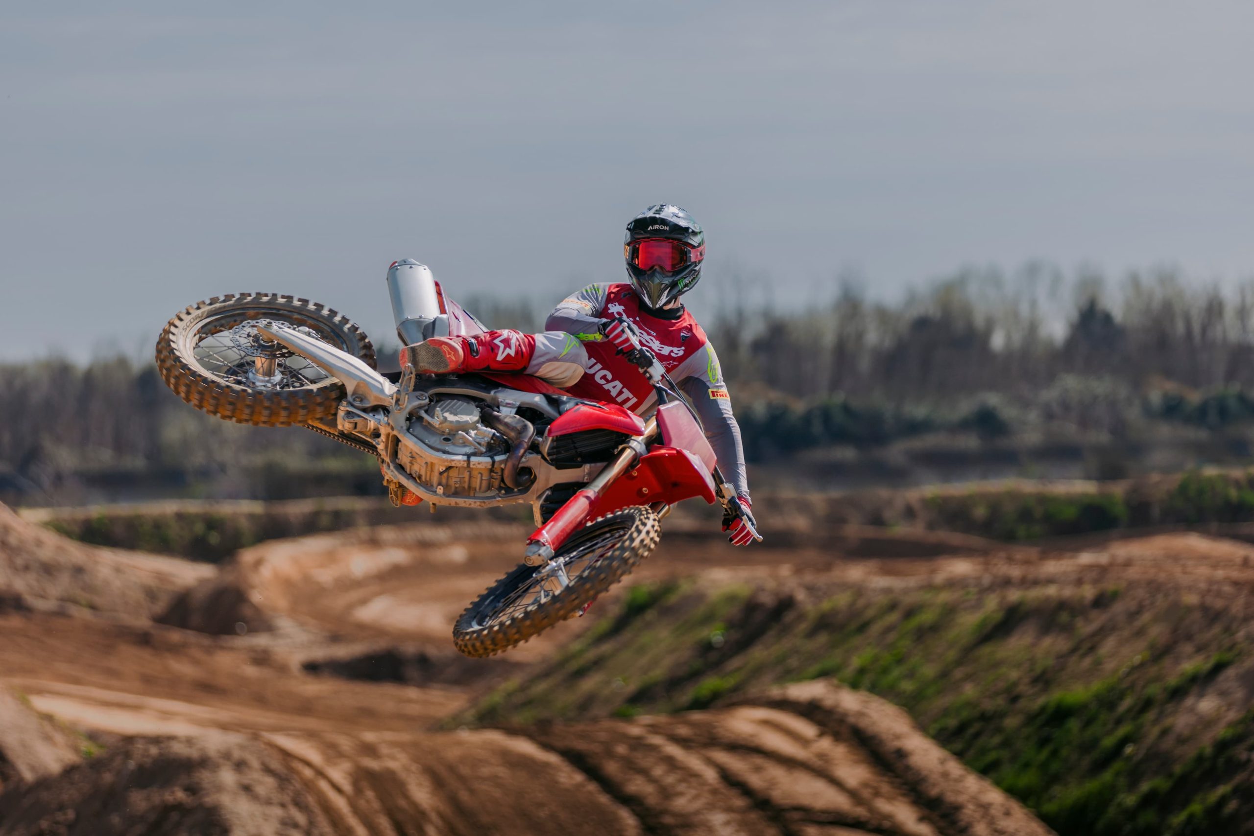 Ducati präsentiert das erste Motocross-Bike Desmo450 MX