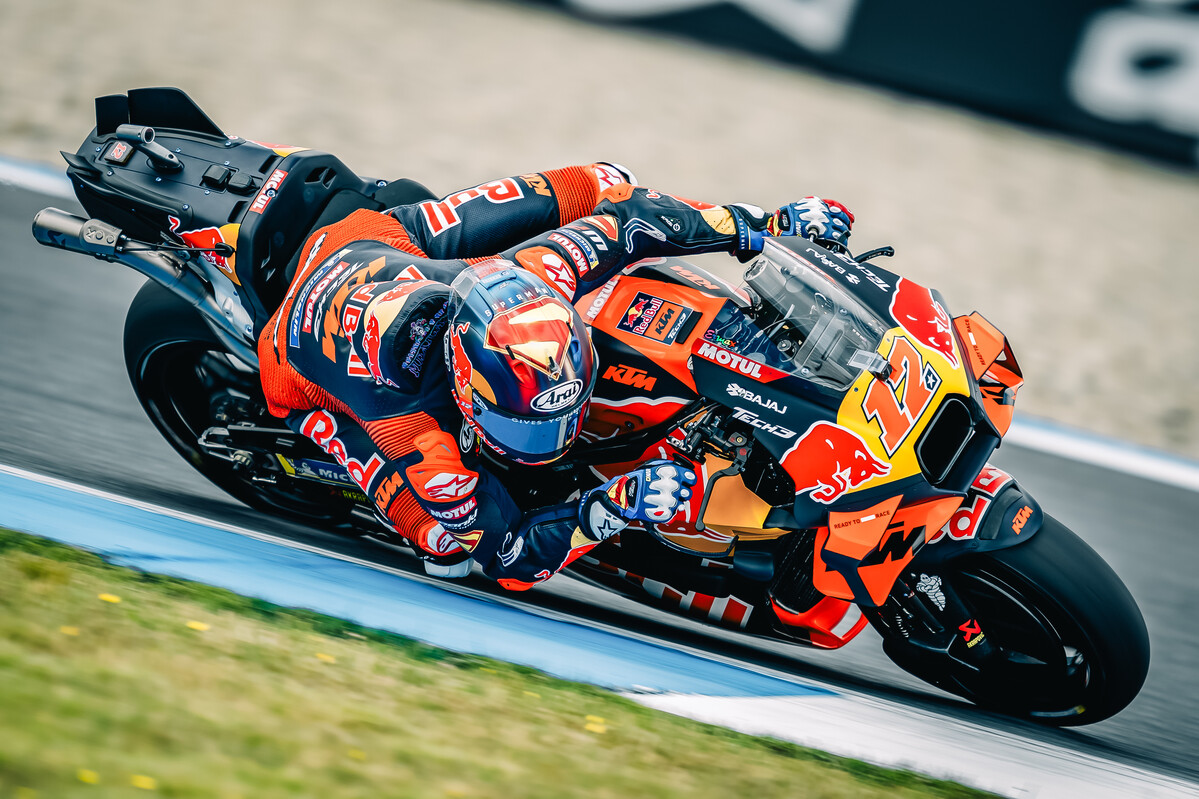 Maverick Viñales finishes 6th and Pedro Acosta 9th in the Dutch TT Sprint, collecting key points for Red Bull KTM ahead of Sunday’s main race.