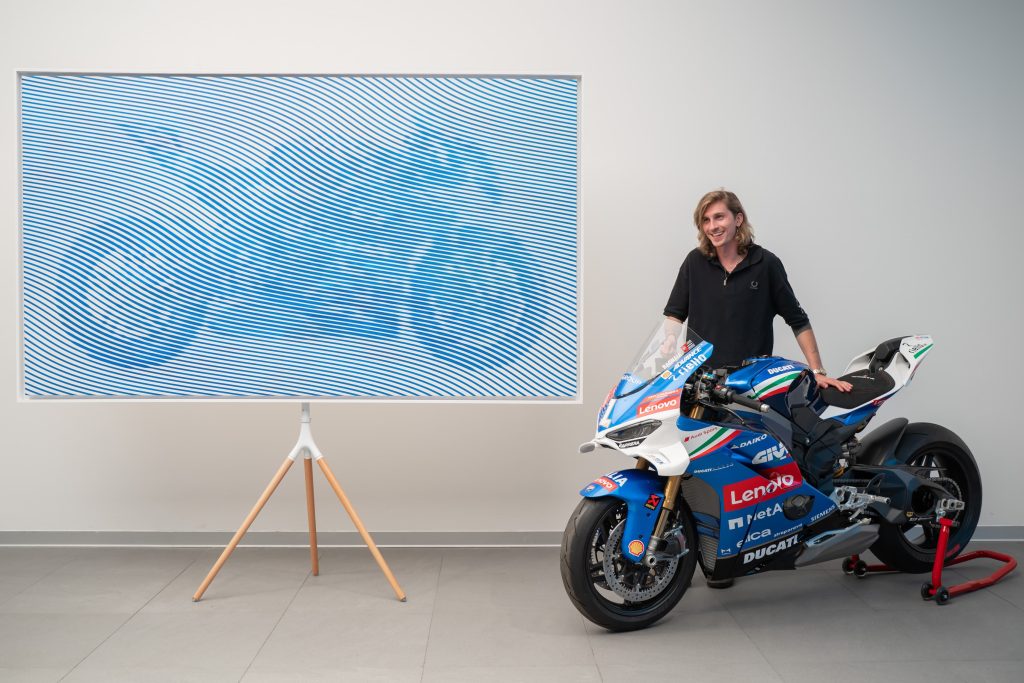 Ducati teams up with artist Andrea Crespi to turn the Panigale V4 Tricolore Italia into a stunning visual artwork, now part of the Ducati Museum’s latest exhibition.
