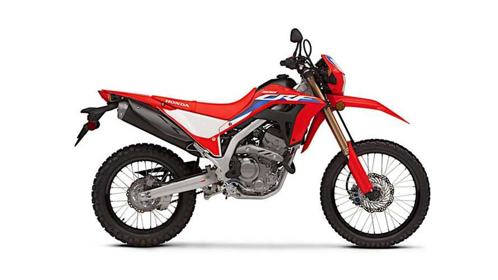 QJ Motor’s SRT 300 DX takes aim at the dual-sport elite with smart features, rugged performance, and a design that’s more than just familiar.