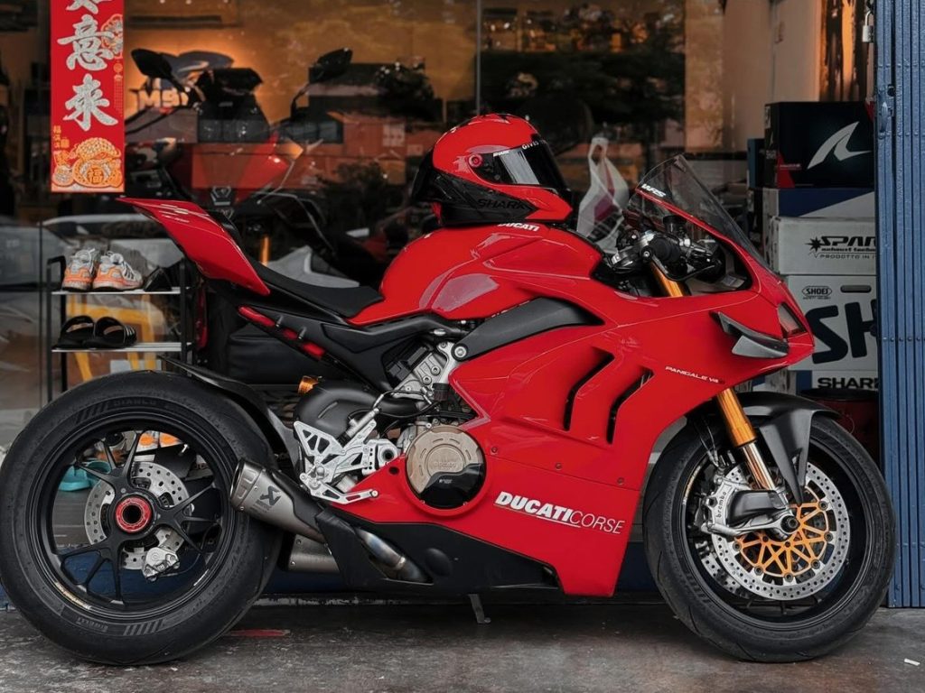 Panigale V4S