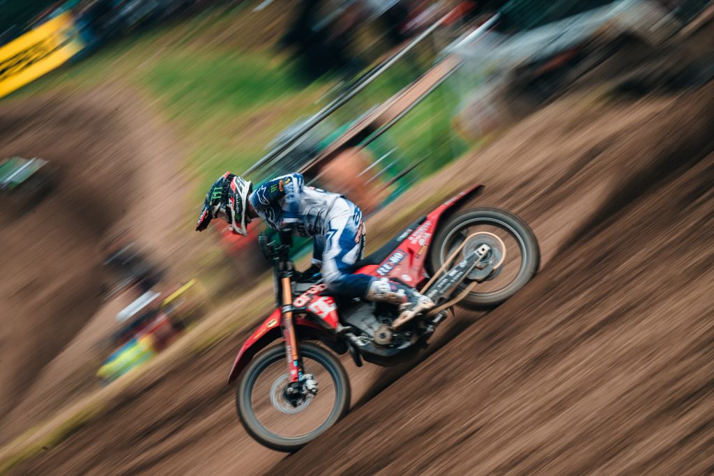 Jeremy Seewer finishes sixth overall at the Czech MXGP in Loket, marking Ducati's steady progress with the Desmo450 MX. Guadagnini recovers for a strong Race 2 showing.