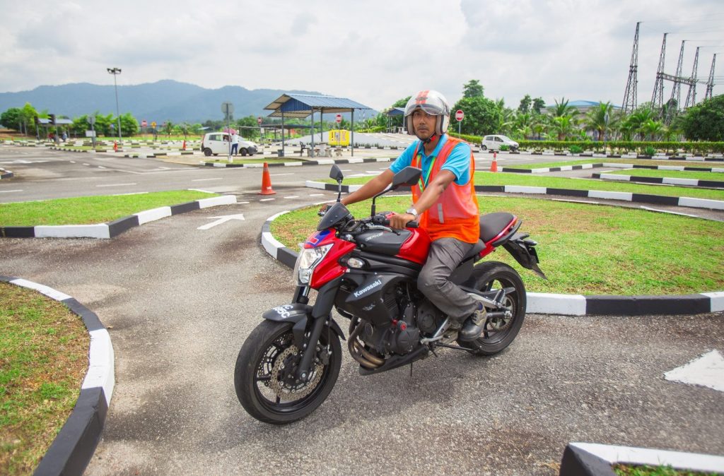 Umur Berapa Boleh Ambil Lesen Motor di Malaysia?