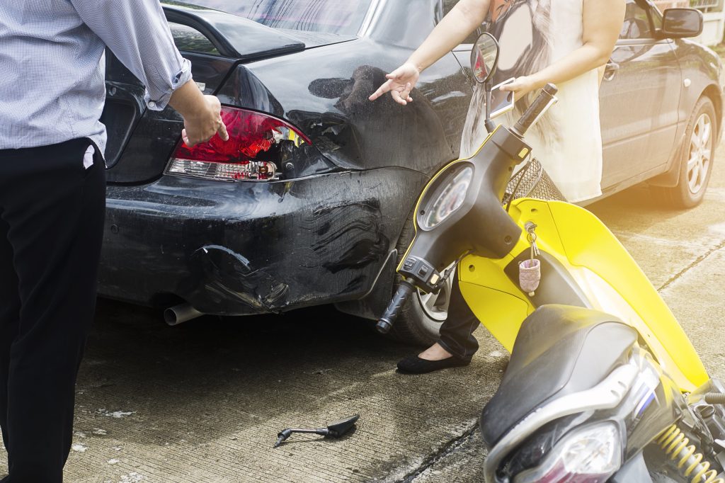 Motor langgar belakang kereta siapa salah