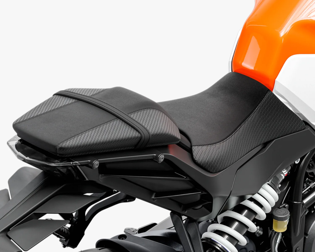 The 2025 KTM 250 Duke offers sharp streetfighter styling, a 249cc single-cylinder engine, modern TFT tech, and LED lighting.