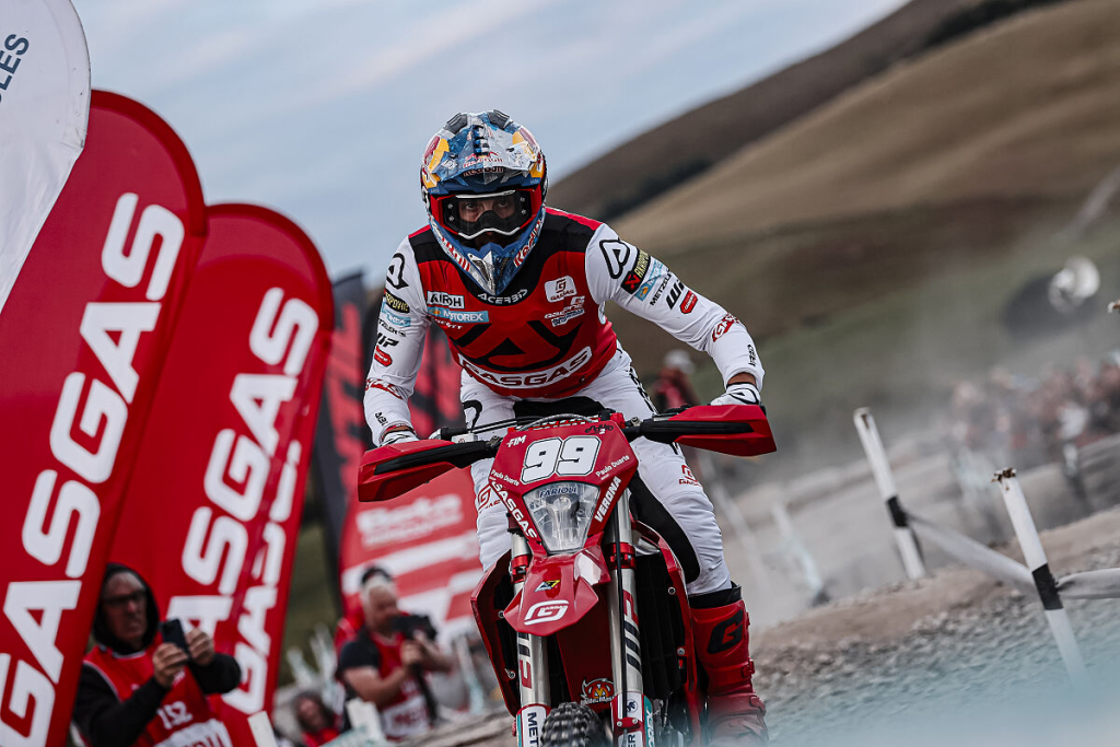 Andrea Verona claims two Enduro2 podiums at EnduroGP Round 4 in Wales, maintaining his class podium streak and strengthening his championship bid.