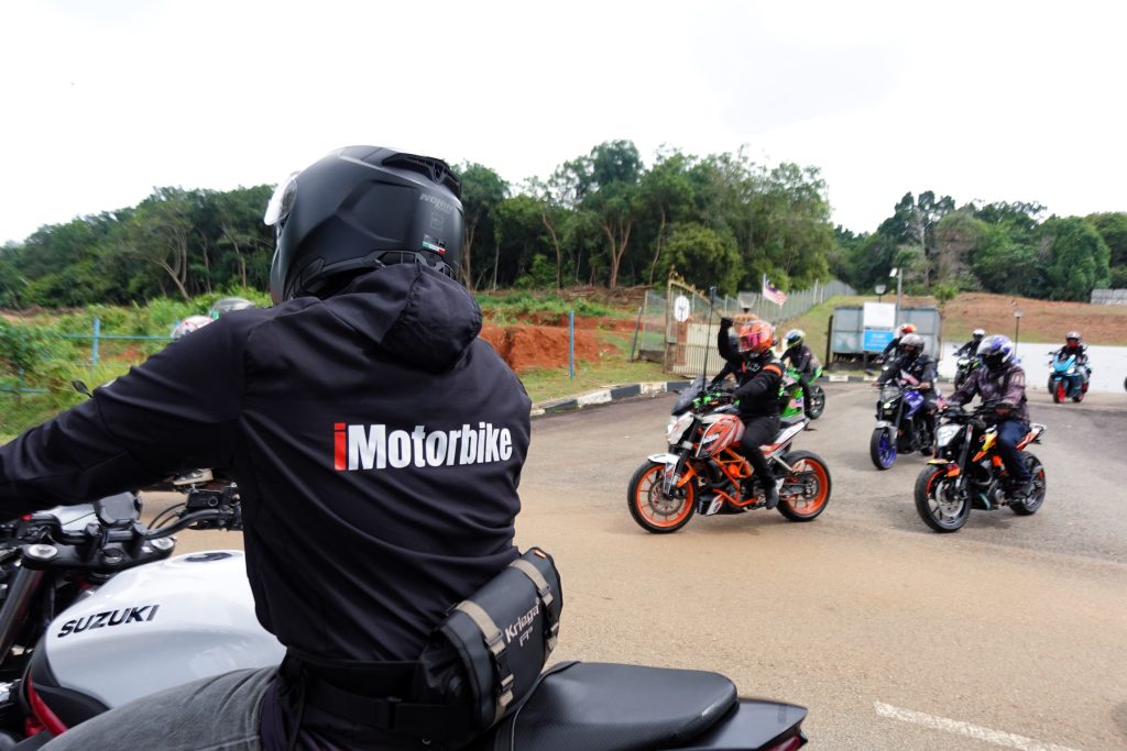 Solo riding vs riding with friends