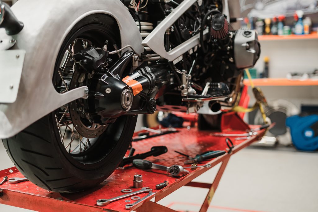 Minyak Motor Hitam Berkurang dan Kering