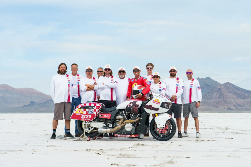 Tyler O’Hara pilots an S&S-built Indian Challenger to 194.384 mph at the Bonneville Salt Flats, setting a new AMA 2000cc APS-AG record and honouring Indian Motorcycle’s legendary racing heritage.