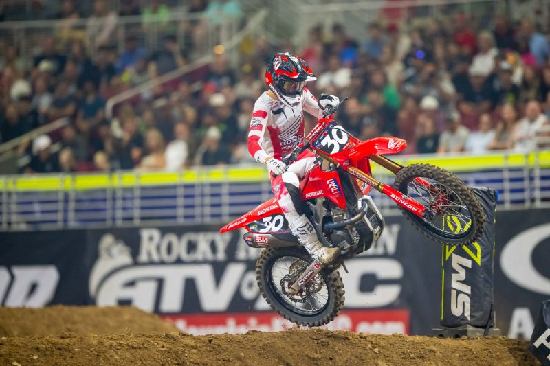 Honda HRC Progressive dominated the St. Louis SMX Playoffs as Hunter Lawrence claimed the 450 win, Jett Lawrence retained the red plate, and Jo Shimoda battled illness to seize the 250 points lead ahead of the Las Vegas finale.