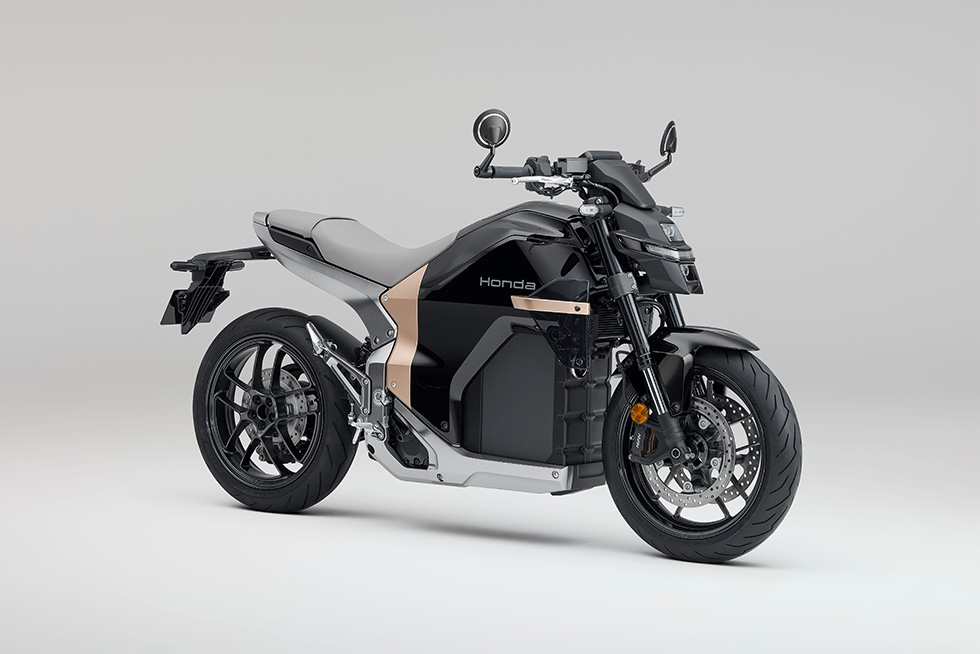 Honda debuts the WN7 in Europe, a slim electric naked bike with over 130 km range, rapid CCS2 charging, and performance rivalling 600cc sportbikes, marking a major step in the company’s carbon-neutral future.
