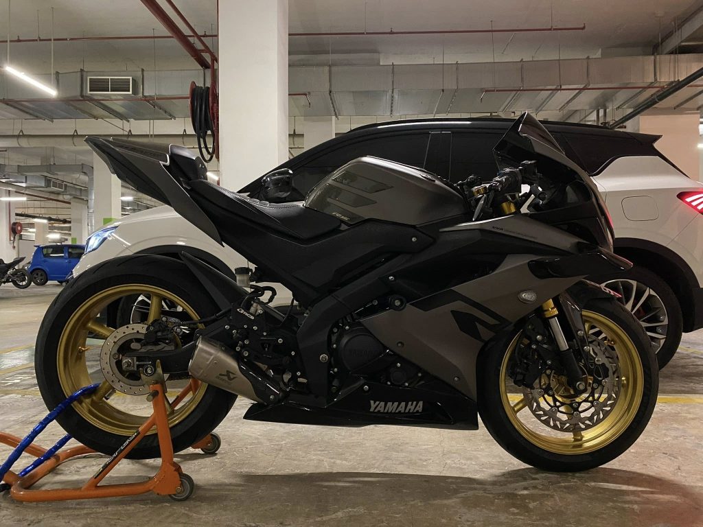 r15 vs cbr150r