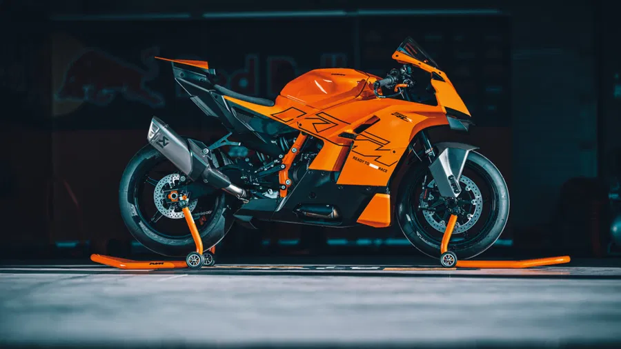 KTM confirms the arrival of the 990 RC R supersport this November, featuring 128 bhp, MotoGP-inspired aerodynamics, and advanced electronics to rival Yamaha’s R9 and Ducati’s Panigale V2.