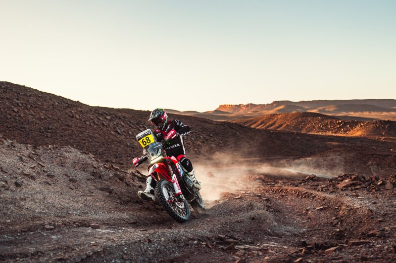 Tosha Schareina wins again at the Rallye du Maroc, cutting Daniel Sanders’ lead to just 38 seconds and setting up a dramatic fight for overall victory in the final stages.