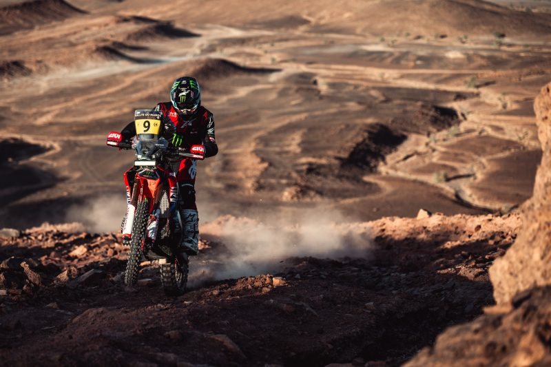 Tosha Schareina wins again at the Rallye du Maroc, cutting Daniel Sanders’ lead to just 38 seconds and setting up a dramatic fight for overall victory in the final stages.