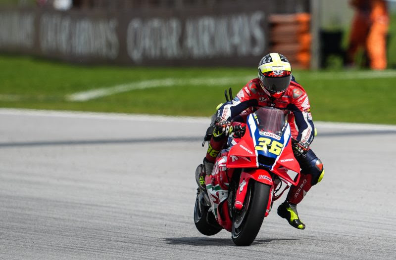Joan Mir and Luca Marini crash out of the Malaysian GP Sprint despite showing podium pace, leaving Honda HRC Castrol to regroup for Sunday’s race.