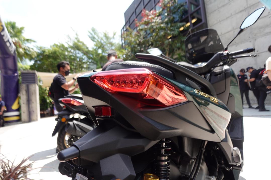 Yamaha XMAX 250 vs Aveta Nova 250