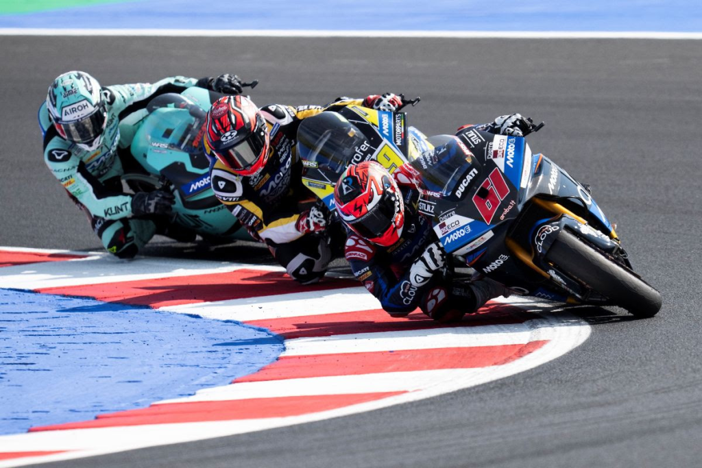 The 2025 MotoE season ends at Portimão with seven riders still in the title fight. A high-stakes finale closes MotoE’s era with pure drama.