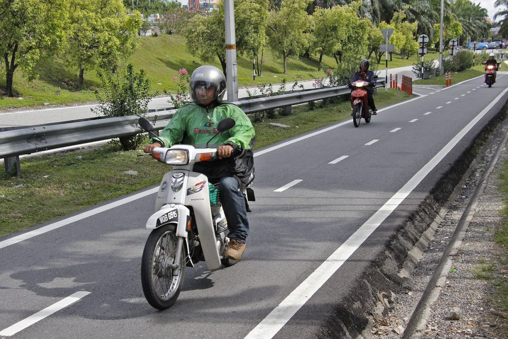 Transport Minister Anthony Loke says proposals to restrict motorcycle access on Malaysian highways will be carefully assessed for safety, feasibility and real-world impact, amid rising rider fatalities and peak-hour congestion concerns.