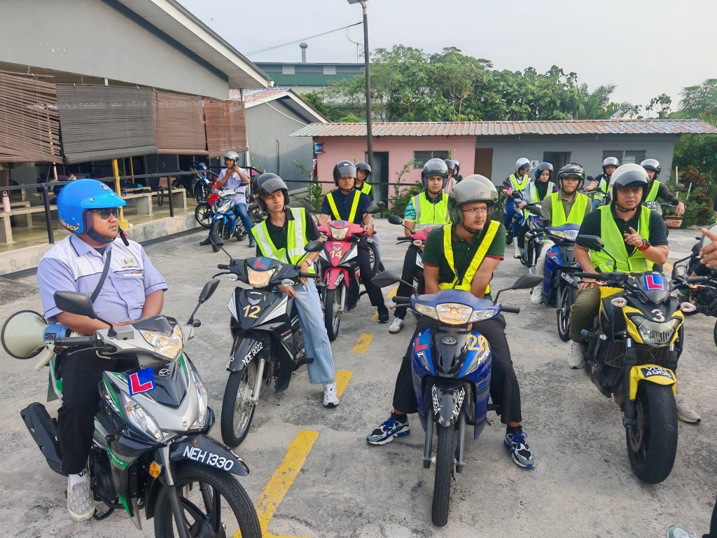 perbezaan lesen motosikal