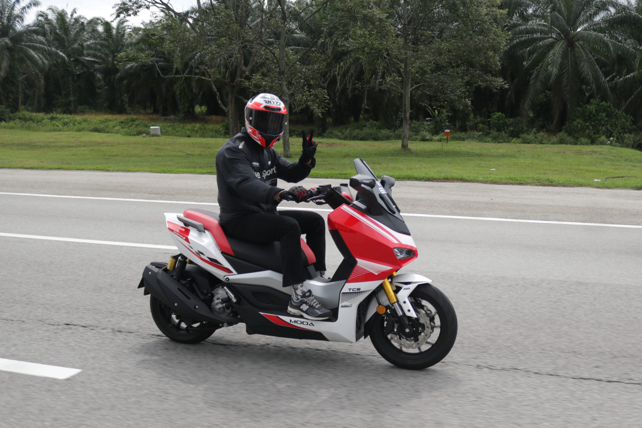Kapcai Pakai Helmet Fullface