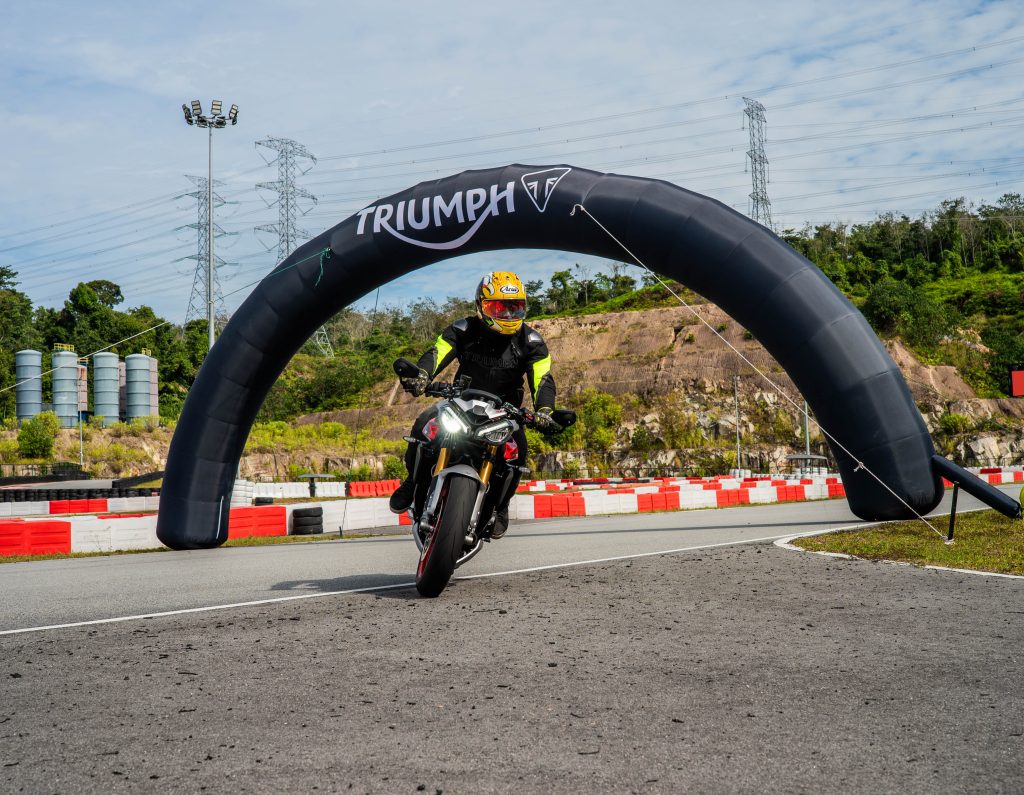 765 RX & Trident 800