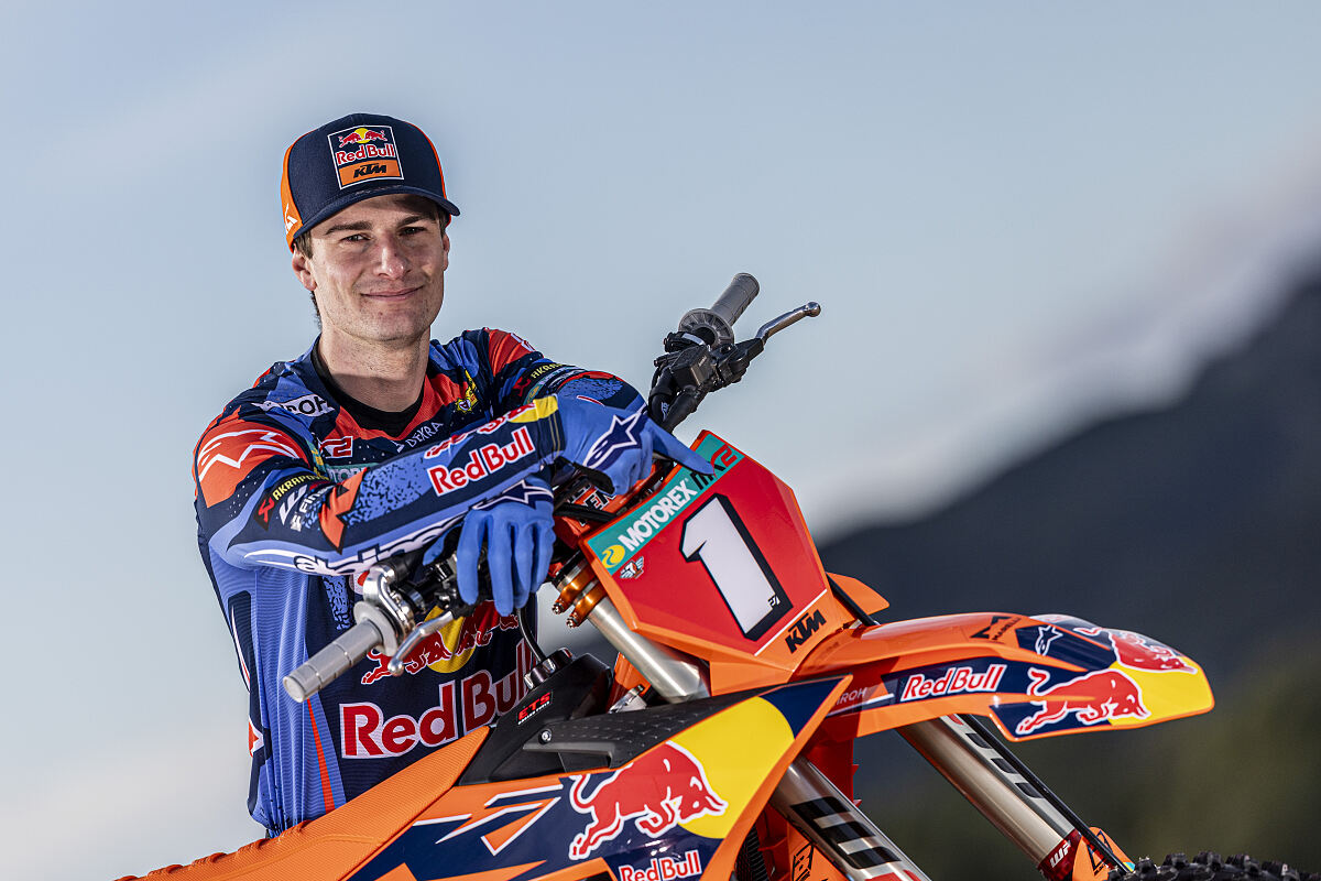 MX2 World Champion Simon Laengenfelder has extended his Red Bull KTM Factory Racing contract through 2027 as he targets a title defence in MX2 and a future move to the MXGP class.