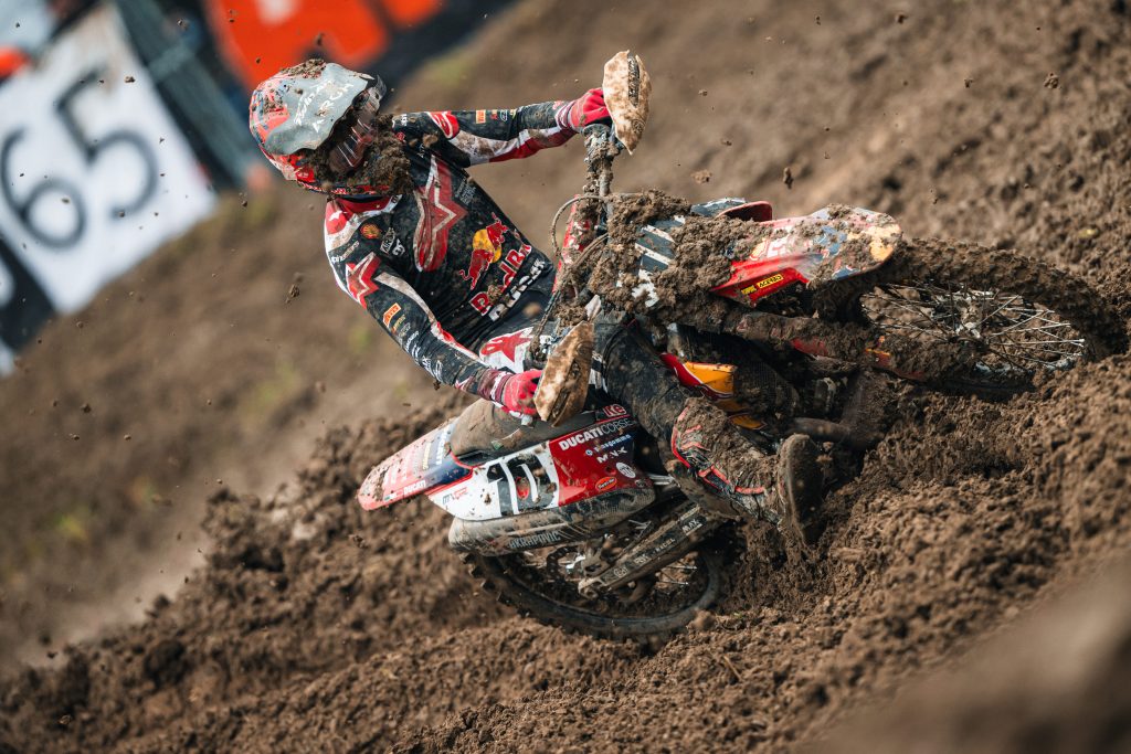 Simone Mancini Desmo250 MX podium