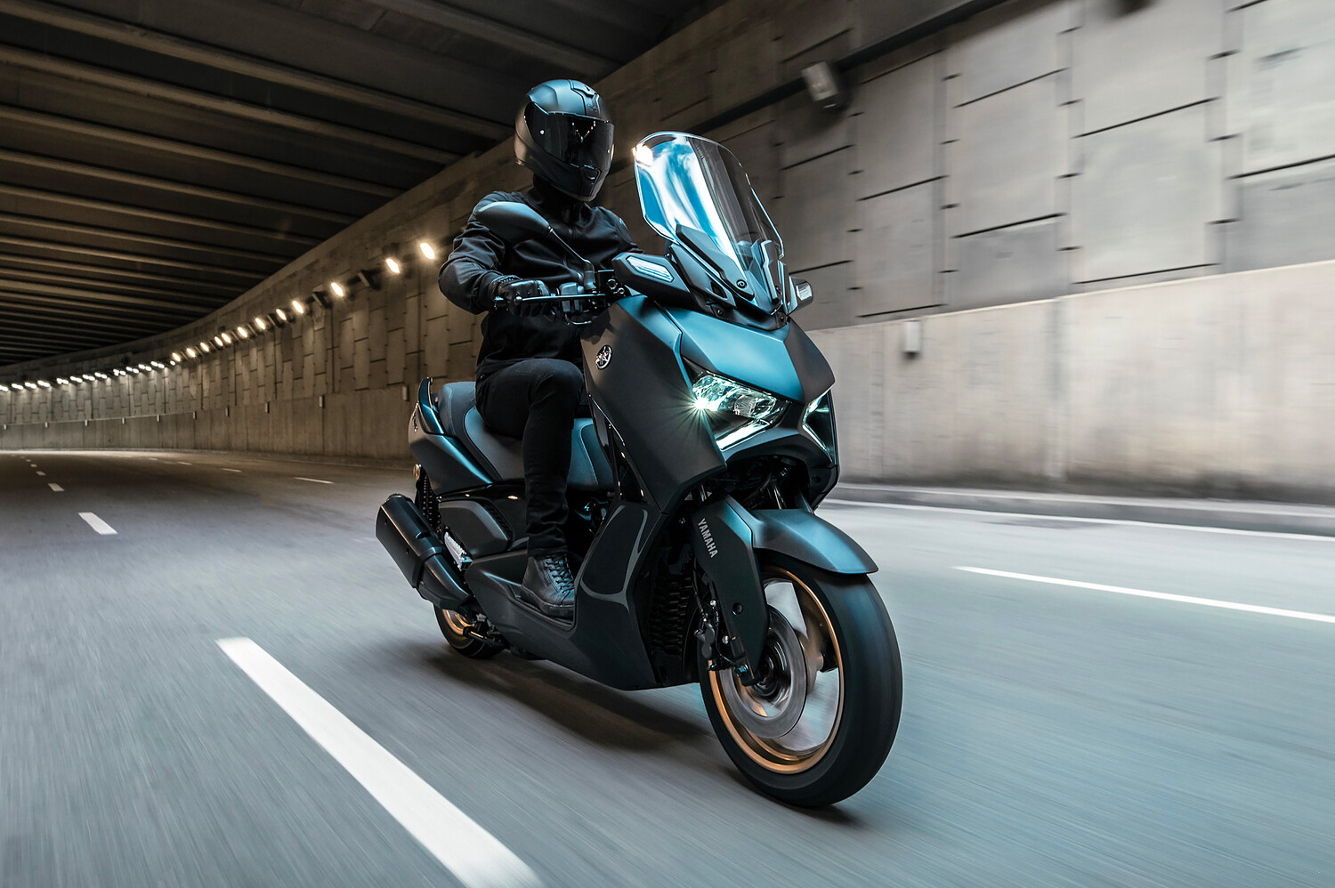 Yamaha XMAX 250 vs Aveta Nova 250