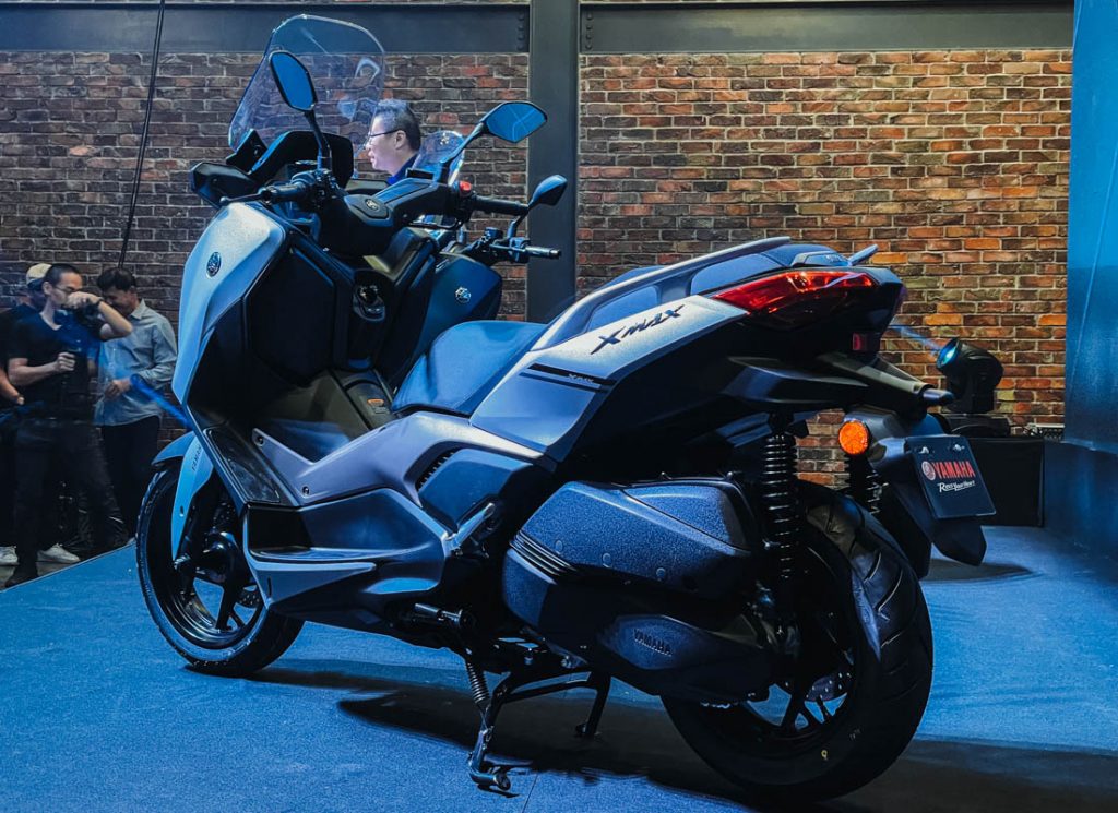 Yamaha XMAX 250 vs Aveta Nova 250