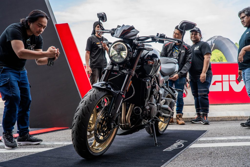 Triumph Trident 800 Review
