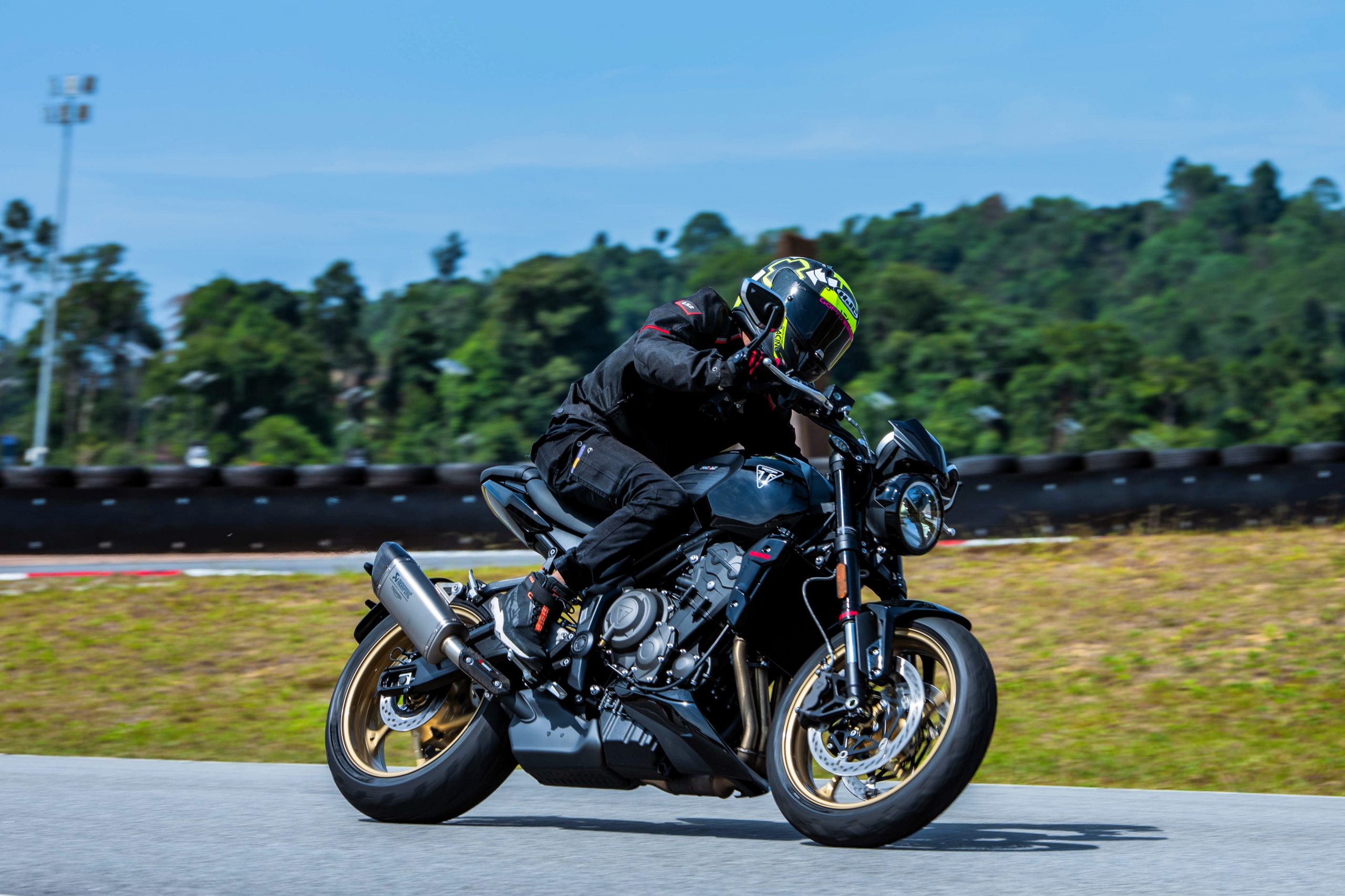 Triumph Trident 800 Review