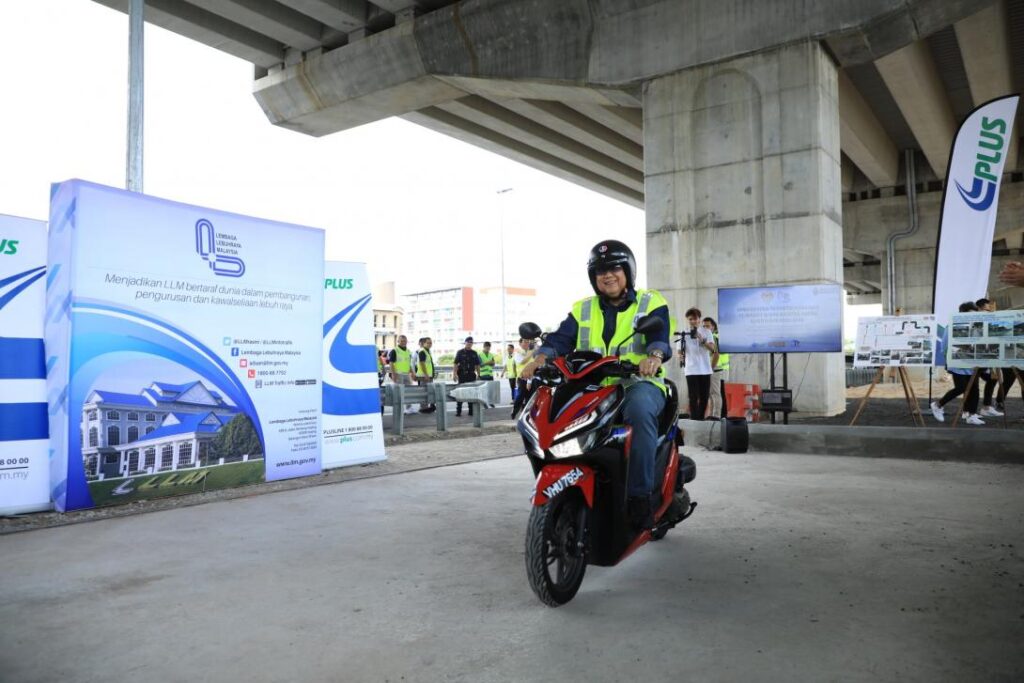 LLM tempat teduhan motosikal
