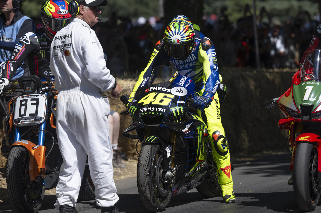 Valentino Rossi feiert Comeback mit Yamaha beim Goodwood Festival of Speed