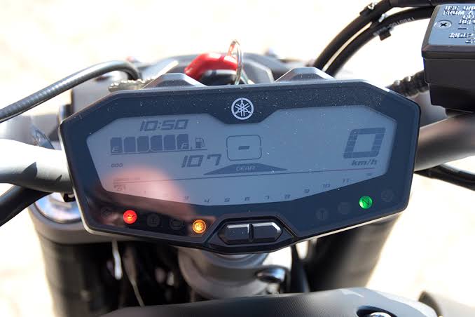 Aprilia Shiver 750 vs Yamaha MT-07