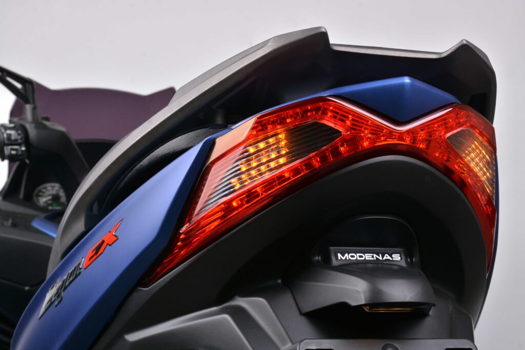 Aveta Vanguard 250 vs Modenas Elegan 250 EX