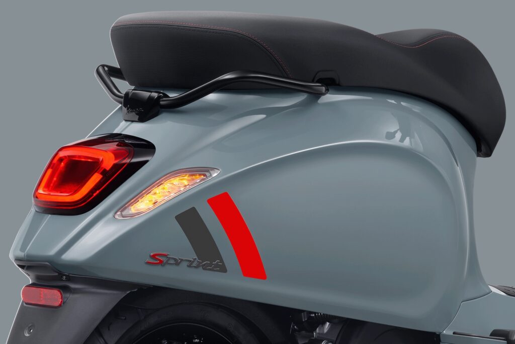 Vespa Sprint 150 vs Royal Alloy GT160S