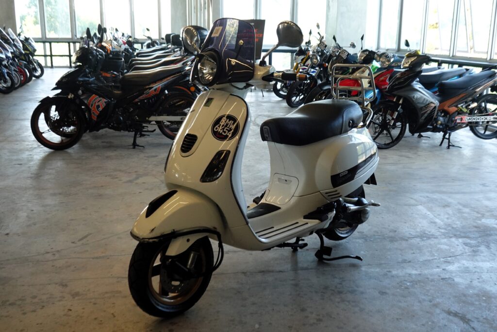 2013 Vespa LX 150 Review