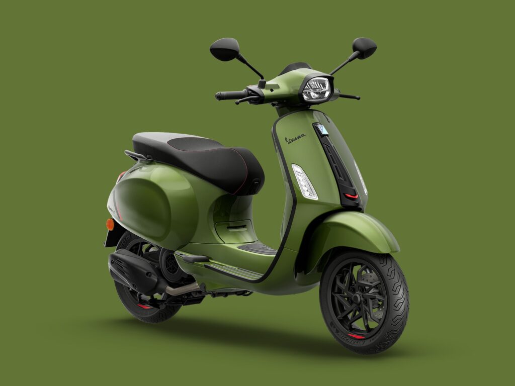 Vespa Sprint 150 vs Royal Alloy GT160S