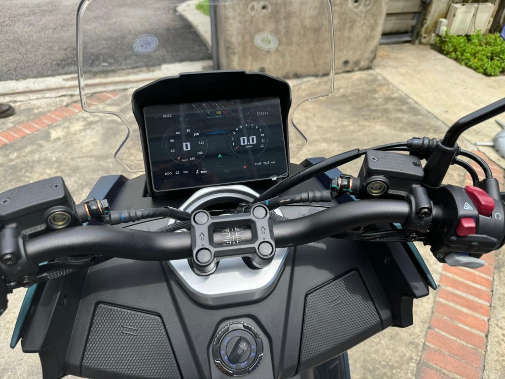 Aveta Vanguard 250 vs Modenas Elegan 250 EX
