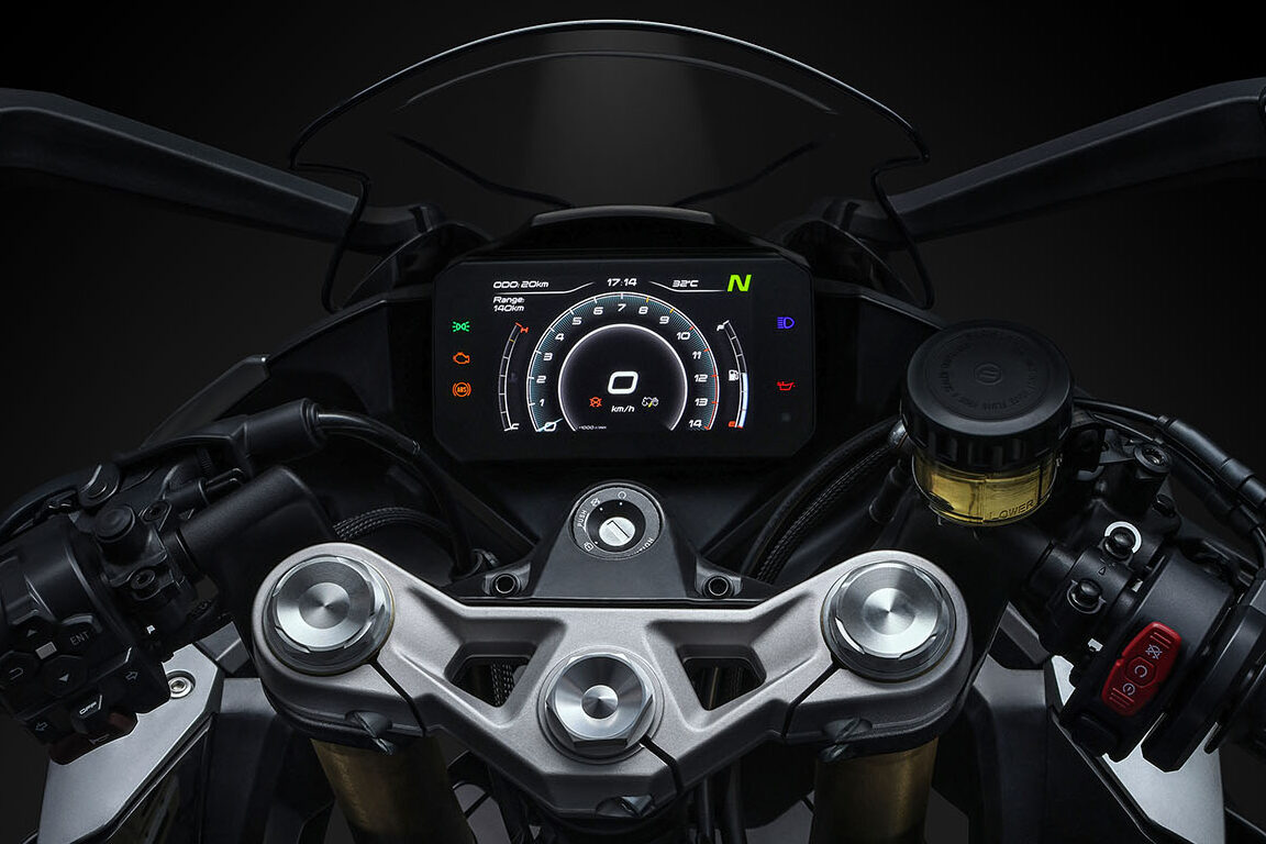 CFMOTO 450SR vs Kawasaki Ninja 500