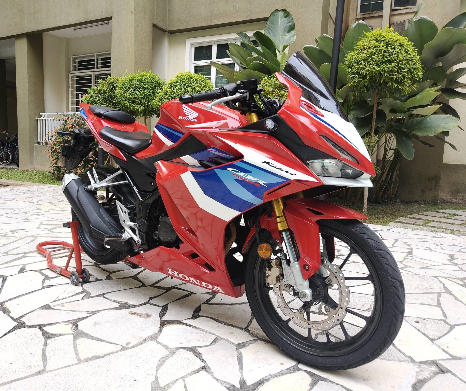Motor Untuk Orang Pendek