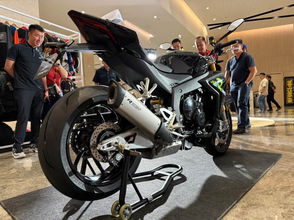 ZXMOTO 820R