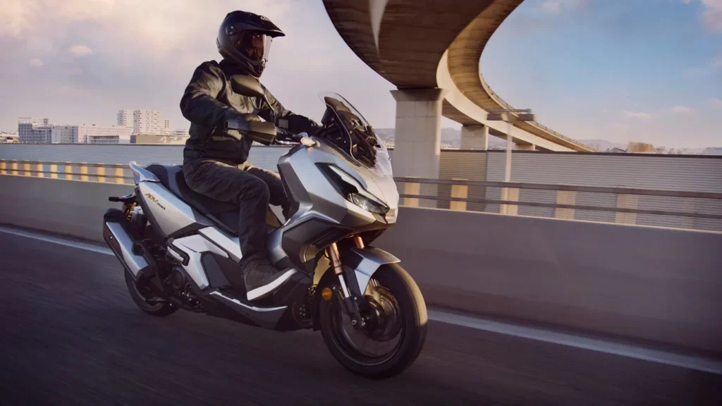 Honda ADV350 vs Zontes 368G