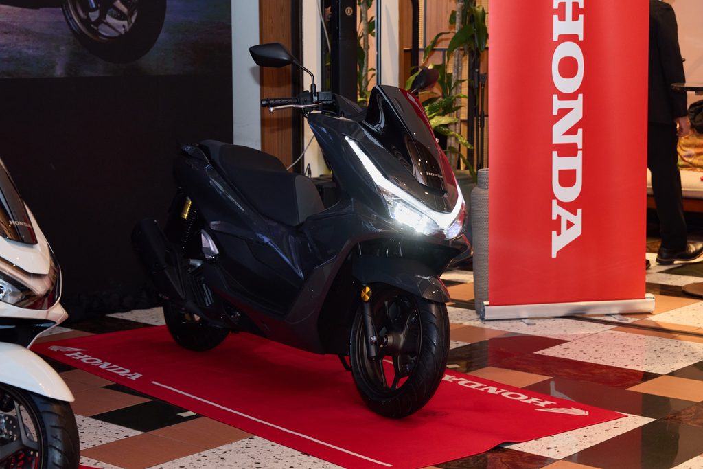Honda PCX160 vs Honda ADV160